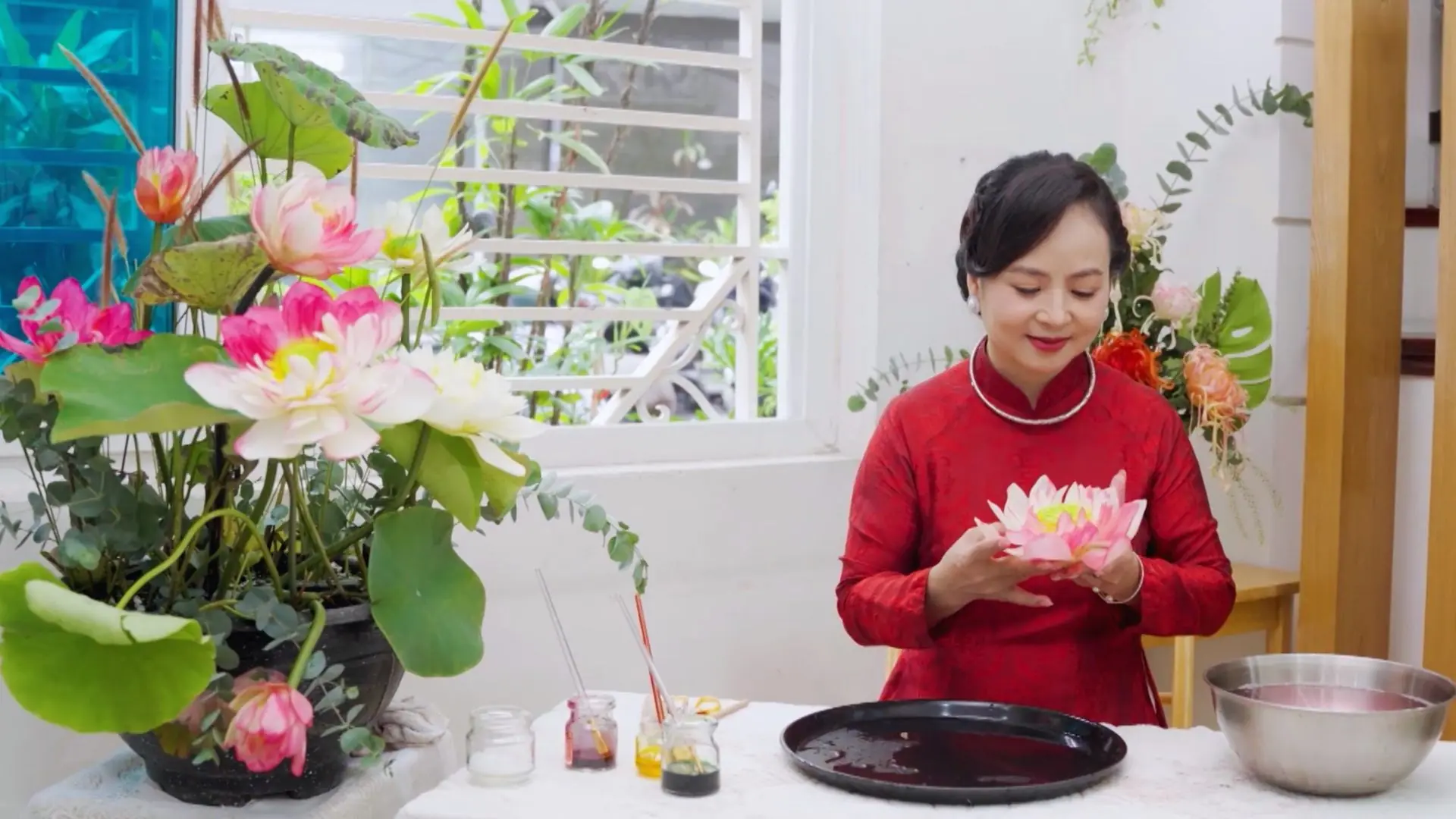 Người phụ nữ Hà Nội với nghệ thuật tỉa hoa đu đủ | Người Hà Nội | 30/12/2025